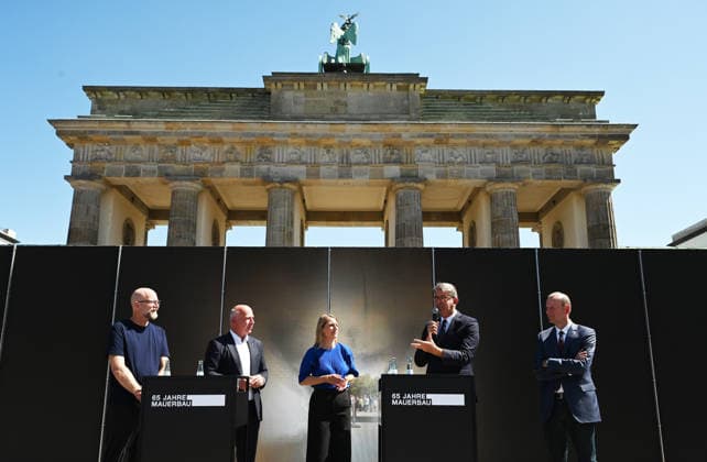 Berlin, Gedenken und Installation zum 65. Jahrestag des Mauerbaus