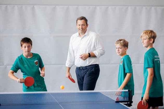 Berlin, Lars Klingbeil besucht Multisportcamp der Füchse Berlin