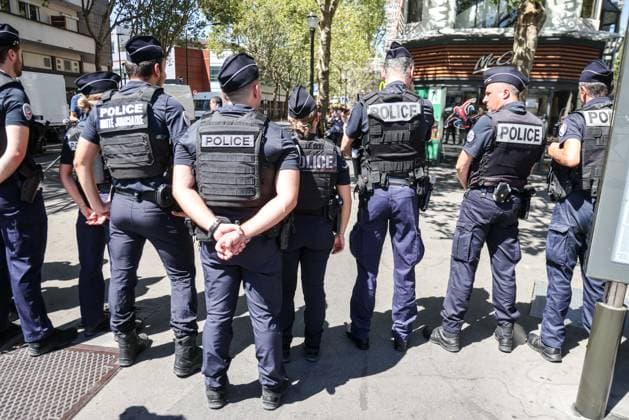 Frankreich, Kontrolle der Streitkräfte der nationalen und kommunalen Polizei in Boulogne-Billancourt