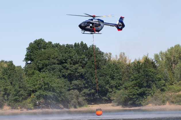 Sachsen, Waldbrand bei Plauen und Löscharbeiten