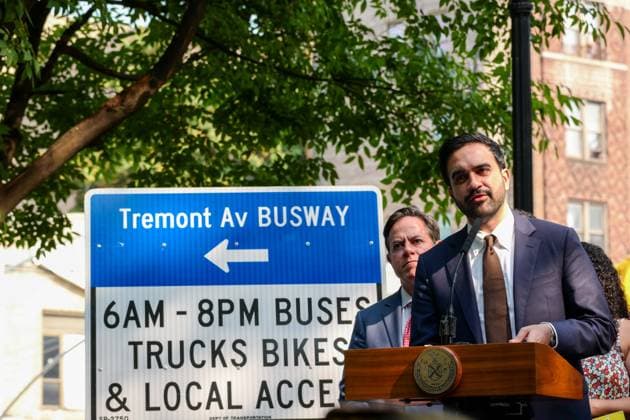 USA, Zohran Mamdani stellt schnelleren Busverkehr in New York vor