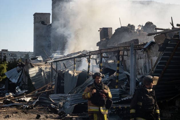 Ukraine-Krieg, Schäden nach russischem Luftangriff auf Lager in Kramatorsk