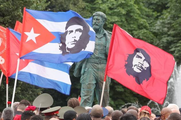Russland, Kranzniederlegung zum 100. Geburtstag Fidel Castros am Fidel-Castro-Platz in Moskau