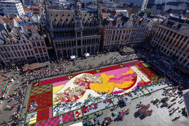 Belgien, Installation des Flower Carpet auf dem Grand-Place in Brüssel