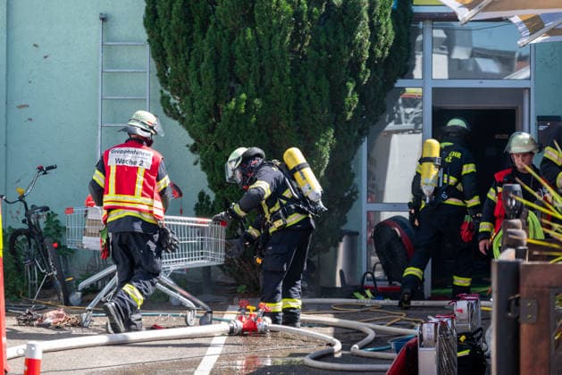 Rheinland-Pfalz, Verpuffung mit Folgebrand in Bistro in Mainz-Mombach