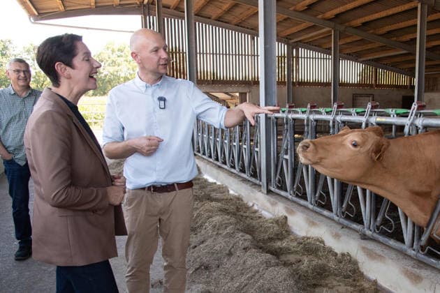 Nordrhein-Westfalen, Silke Gorißen besucht Hof Keil in Reken