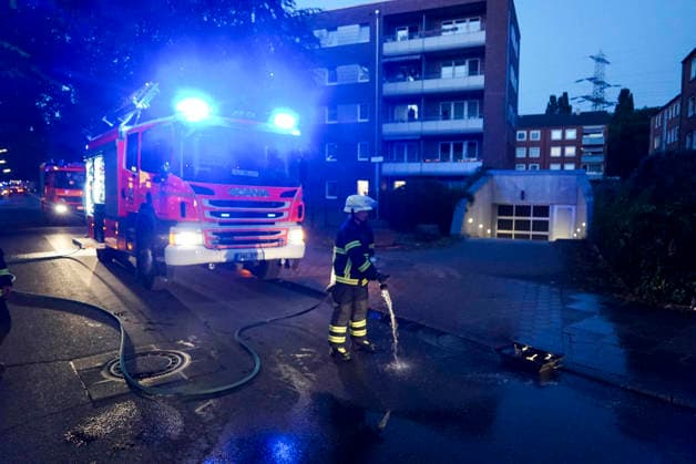 Hamburg, Feuer in einer Wohnung eines Mehrfamilienhaus im Querkamp