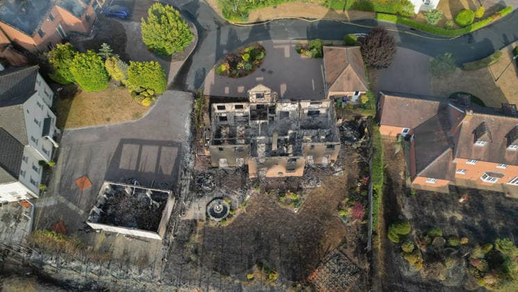 Großbritannien, Schäden nach Waldbrand in Stourbridge