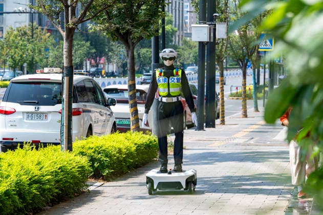 China, Roboter regelt Straßenverkehr in Yongkang