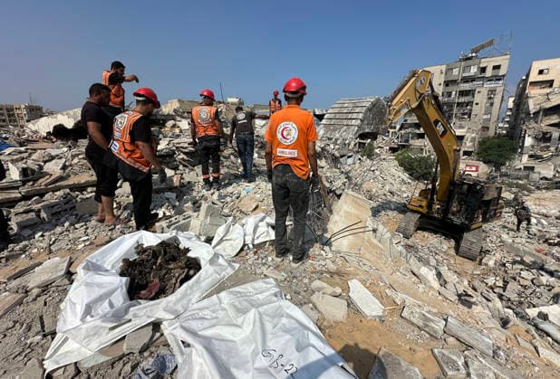Nahostkonflikt, Gaza, Zivilschutz sucht nach Opfern in Gaza-Stadt