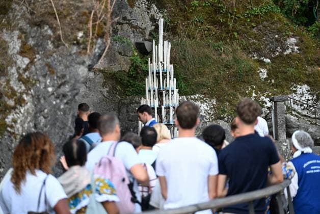 Frankreich, Mariä Himmelfahrt Feierlichkeiten in Lourdes
