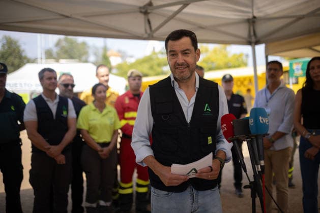 Spanien, Waldbrand in Niebla, Juanma Moreno besucht das Katastrophengebiet