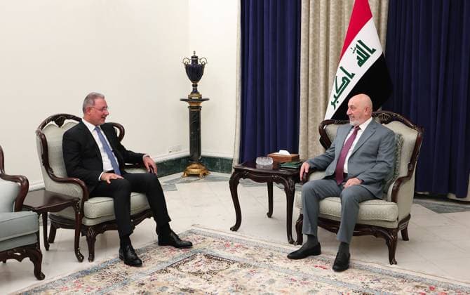Irak, Präsident Nizar Amidi empfängt nationalen Sicherheitschef Bassem al-Badriin Bagdad
