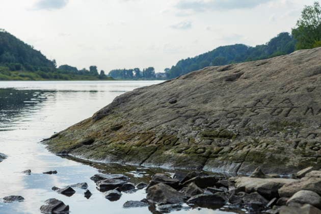Sachsen, Elbe mit Niedrigwasser bei Pirna
