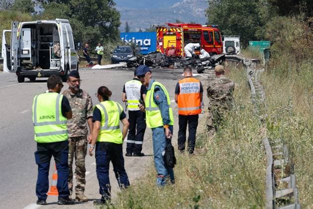 Frankreich, Militärflugzeug stürzt bei Salon-de-Provence ab