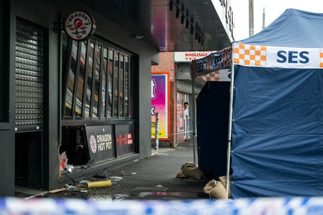 Australien, Melbourne, Footscray, beschädigte Ladenfront von Dragon Hot Pot nach Fahrzeugkollision