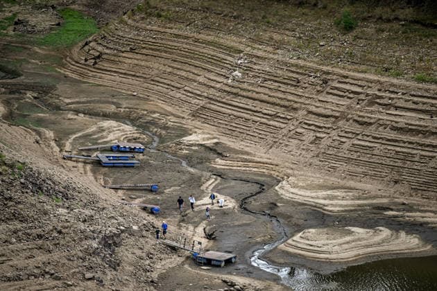 Tschechien, Niedrigwasser am Orlik-Staudamm in Bohostice