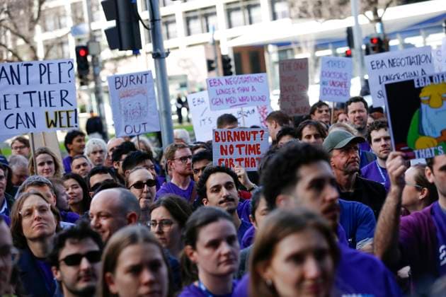 Australien, Beschäftigte aus dem Gesundheitswesen protestieren in Melbourne
