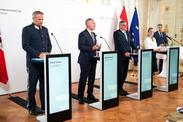 Österreich, Pressekonferenz in Wien zum Thema Maßnahmen gegen Extremismus und Kriminalität bei Jugendlichen