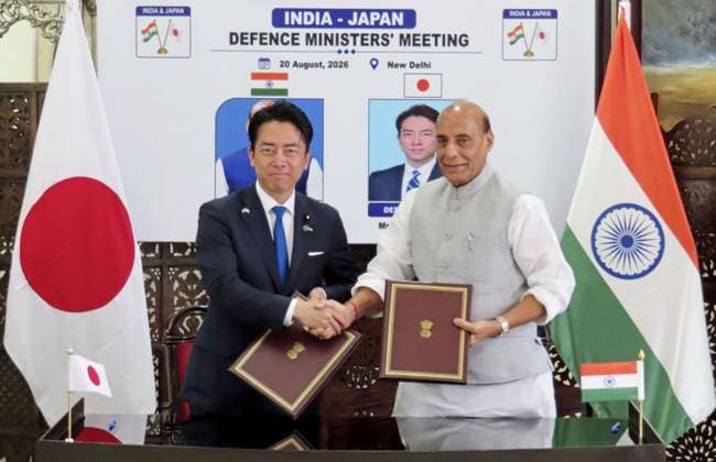 Indien, Verteidigungsminister Rajnath Singh trifft japanischen Amtskollegen Koizumi