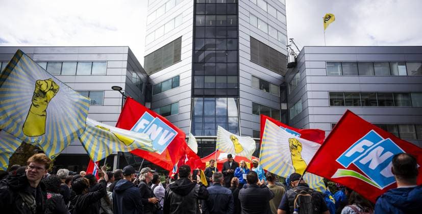 Niederlande, Reinigungskräfte protestieren vor NS-Zentrale während eines 48-Stunden-Streiks