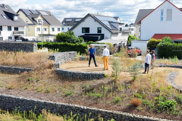 Hessen, Einweihung der Griesheimer Düne als natürliche Schallschutzwand zwischen dem Neubaugebiet und den landwirtschaftlichen Höfen