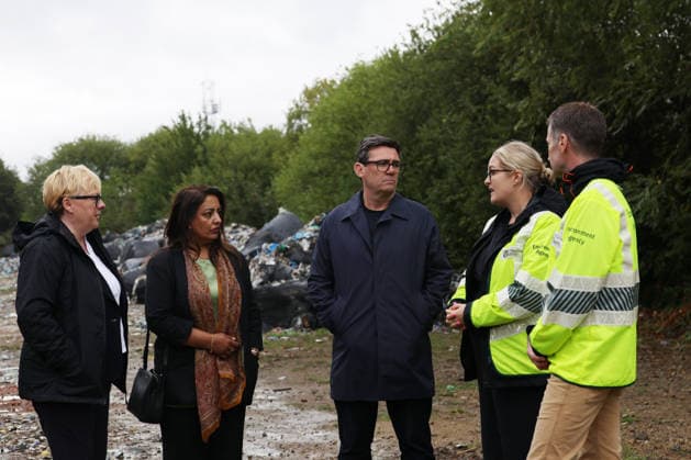 Großbritannien, Andy Burnham besucht Bradford