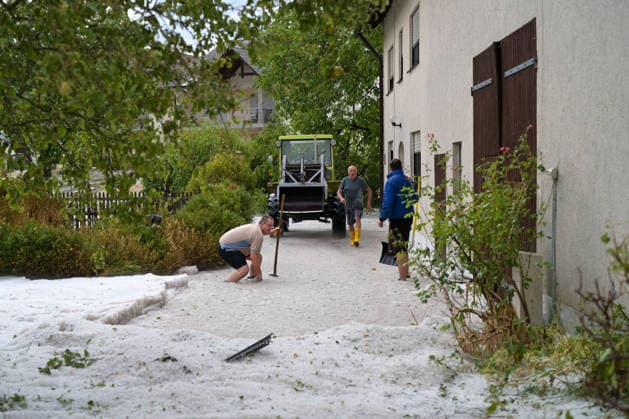 Bayern, Unwetter und Hagel in Monheim