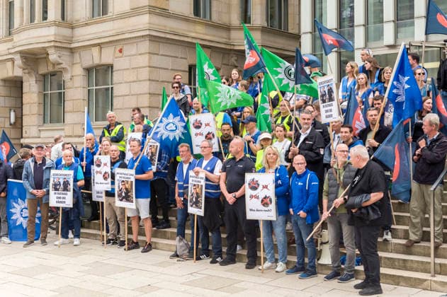 Hamburg, Protestaktion der DPolG gegen Kürzungen und Arbeitszeiterhöhung im öffentlichen Dienst in Hamburg