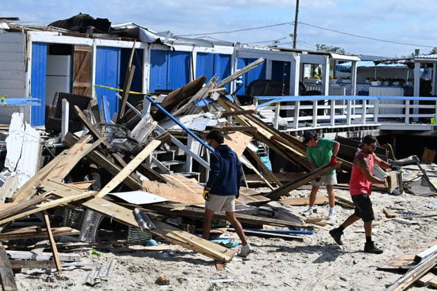 USA, Aufräumarbeiten nach Tornado in Atlantic Beach auf Long Island