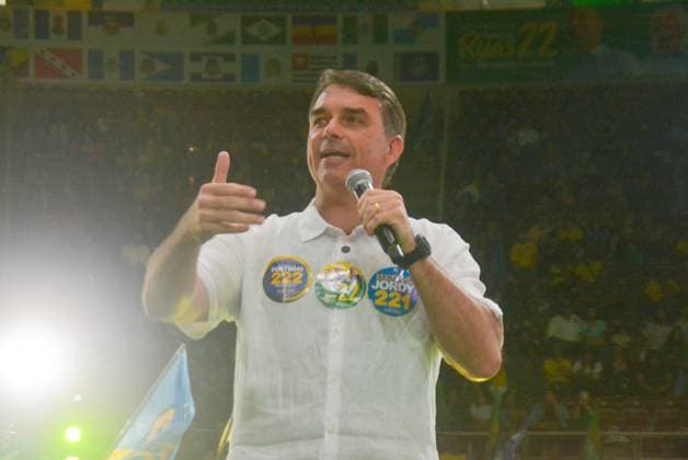 Brasilien, Flavio Bolsonaro bei Wahlkampfveranstaltung in Rio de Janeiro