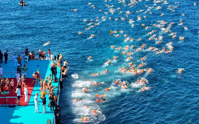 Türkei, 38. Bosporus Cross-Continental Swimming Race in Istanbul