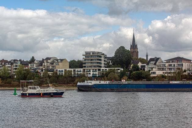 NRW, Rhein-Niedrigwasser bei Köln