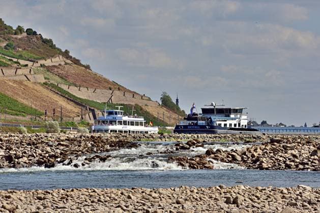 Rheinland-Pfalz, Rhein-Niedrigwasser bei Bingen