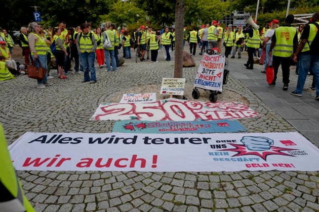 Hessen, Verdi-Kundgebung im Rahmen der Tarifverhandlungen im Einzelhandel in Raunheim