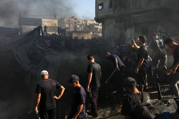 Nahostkonflikt, Gaza, Brand nach Angriff auf Wasserentsalzungsanlage in Gaza-Stadt