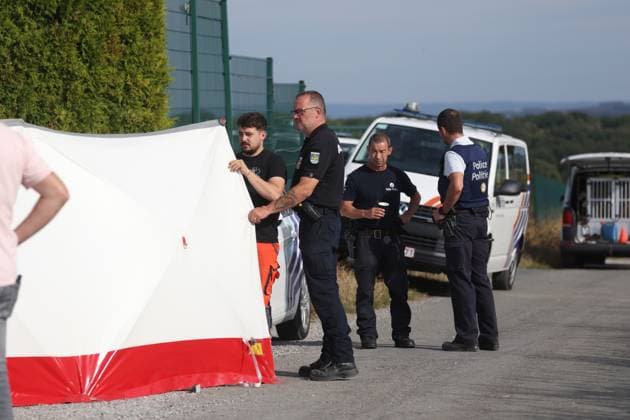 Belgien, Großräumiger Polizeieinsatz am Fußballclub Onhaye nach Fund einer Leiche