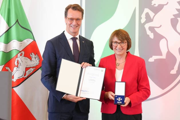 NRW, Monika Düker erhält Verdienstorden des Landes NRW