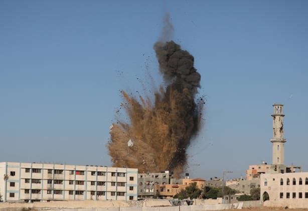 Nahostkonflikt, Gaza: Rettungskräfte im Einsatz nach Angriffen im Bureij-Camp im zentralen Gazastreifen