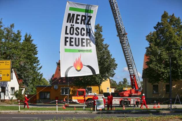 Brandenburg, Kabinettsklausur der Bundesregierung auf Schloss Neuhardenberg, Protest von Greenpeace