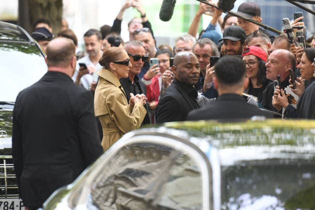 Celebrity, Celine Dion vor Hotel in Paris