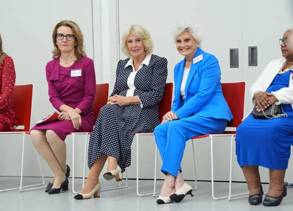 Royals, Großbritannien, Königin Camilla besucht Royal Academy in Londonof Dance