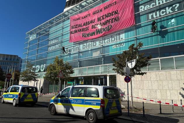 Berlin, Robin Wood Aktivisten besetzen CDU Zentrale
