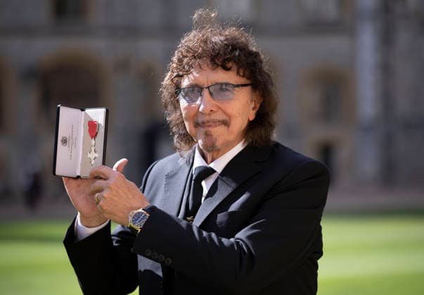Windsor Castle, Tommy Iommi der Band Black Sabbath mit MBE-Orden ausgezeichnet