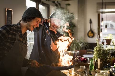 IMAGO Creative, Kochen mit Freunden