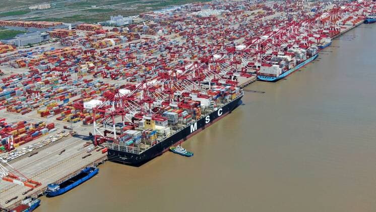 Coronavirus, zahlreiche Containerschiffe stecken in Asien fest