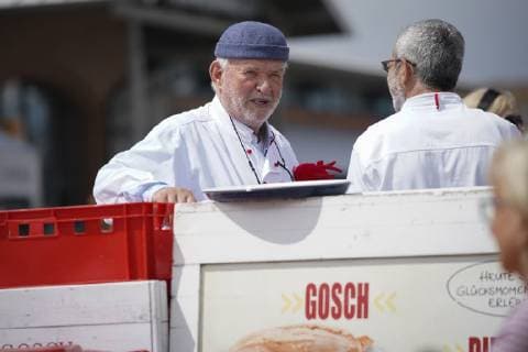 Coronavirus auf Sylt, Gastronom Jürgen Gosch nennt Impfpass-Fälscher eine Schande - Archivbilder