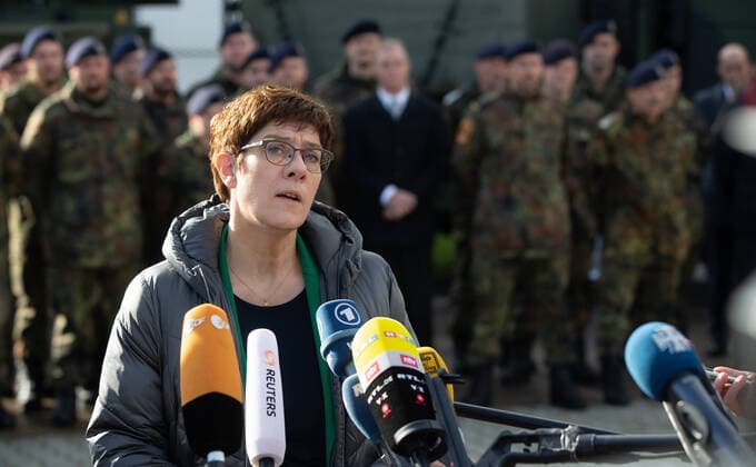 Coronavirus, Annegret Kramp-Karrenbauer bietet Hilfe der Bundeswehr an