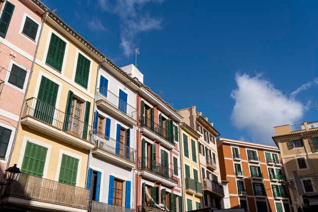 Coronavirus in Spanien, Palma de Mallorca riegelt Wohnviertel ab - Archivbilder