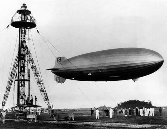 Zeppelin Hindenburg startet zu seinem ersten Transatlantik-Flug, 90. Jahrestag am 30. März